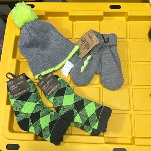 Bundle of 4 Boy Cozy Cabin Youth Gripper Socks Hat‎ and Gloves Thick Warm Gift